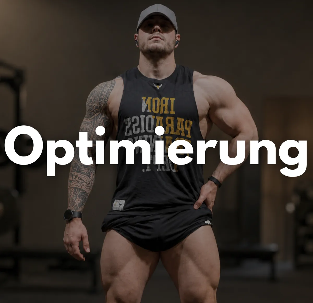 Athlet posiert und zeigt seine Muskulatur
