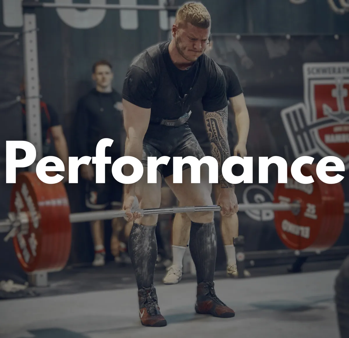 Powerlifter beim Kreuzheben im Wettkampf